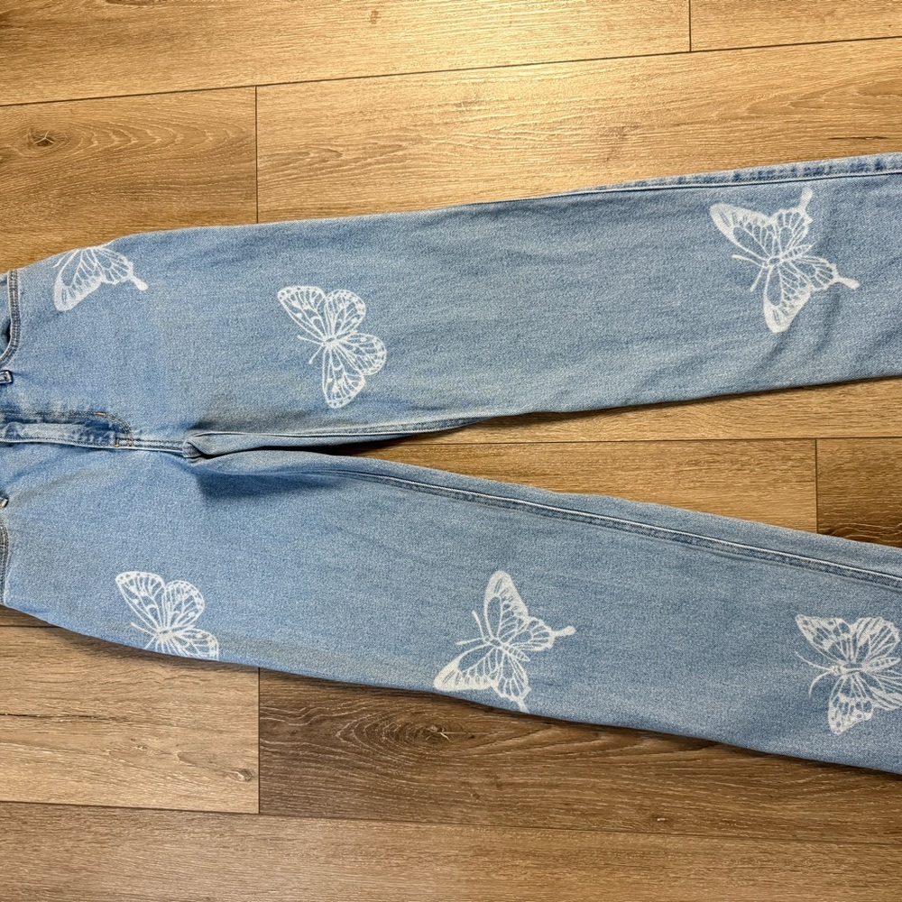 Hollister Blue Jeans with Butterfly Design - Picture 6 of 9